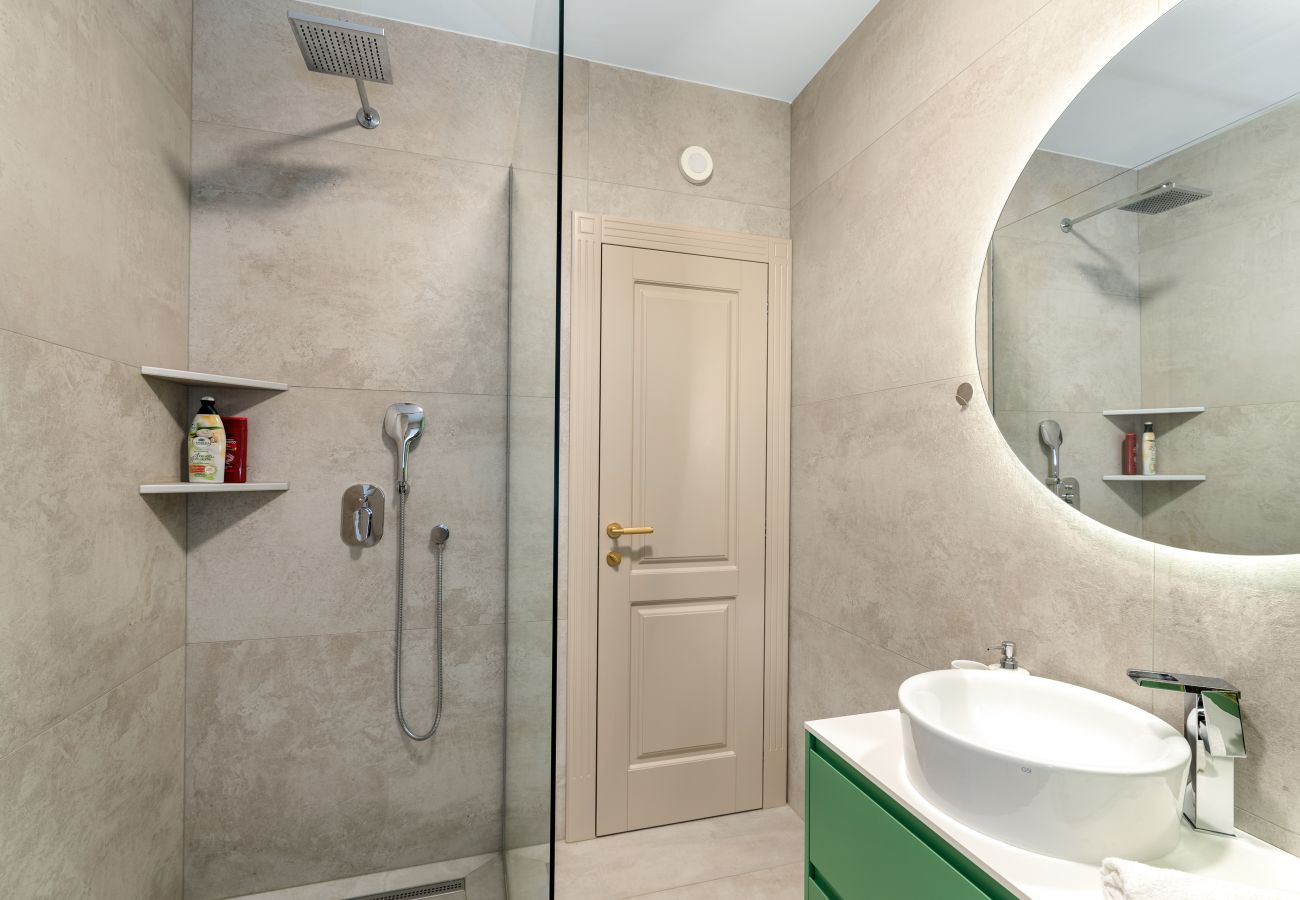 Ferienwohnung in Šibenik-Brodarica - Luxusapartment Tisa – Apartment mit drei Schlafzimmern und Meerblick
