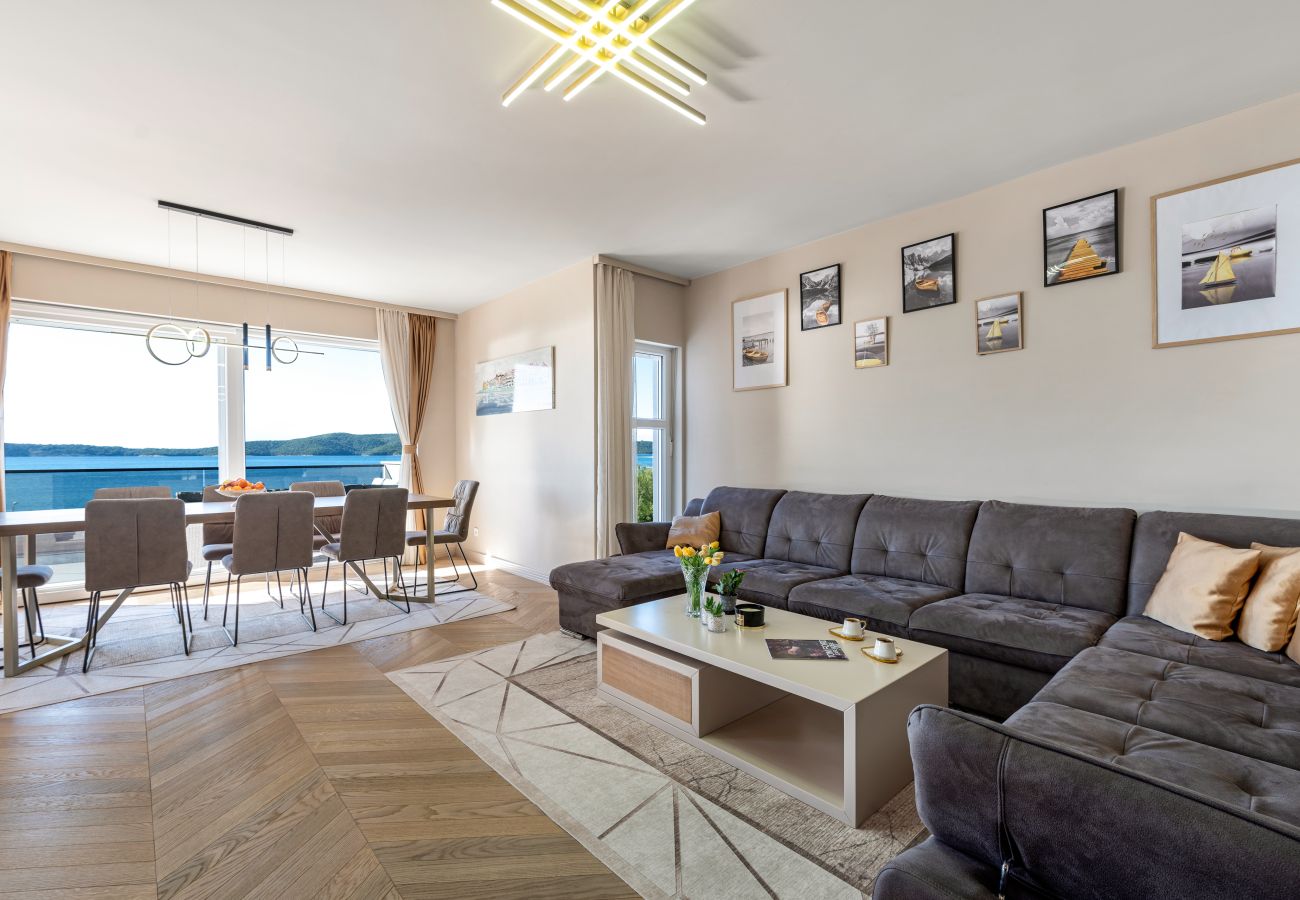 Ferienwohnung in Šibenik-Brodarica - Luxusapartment Tisa – Apartment mit drei Schlafzimmern und Meerblick