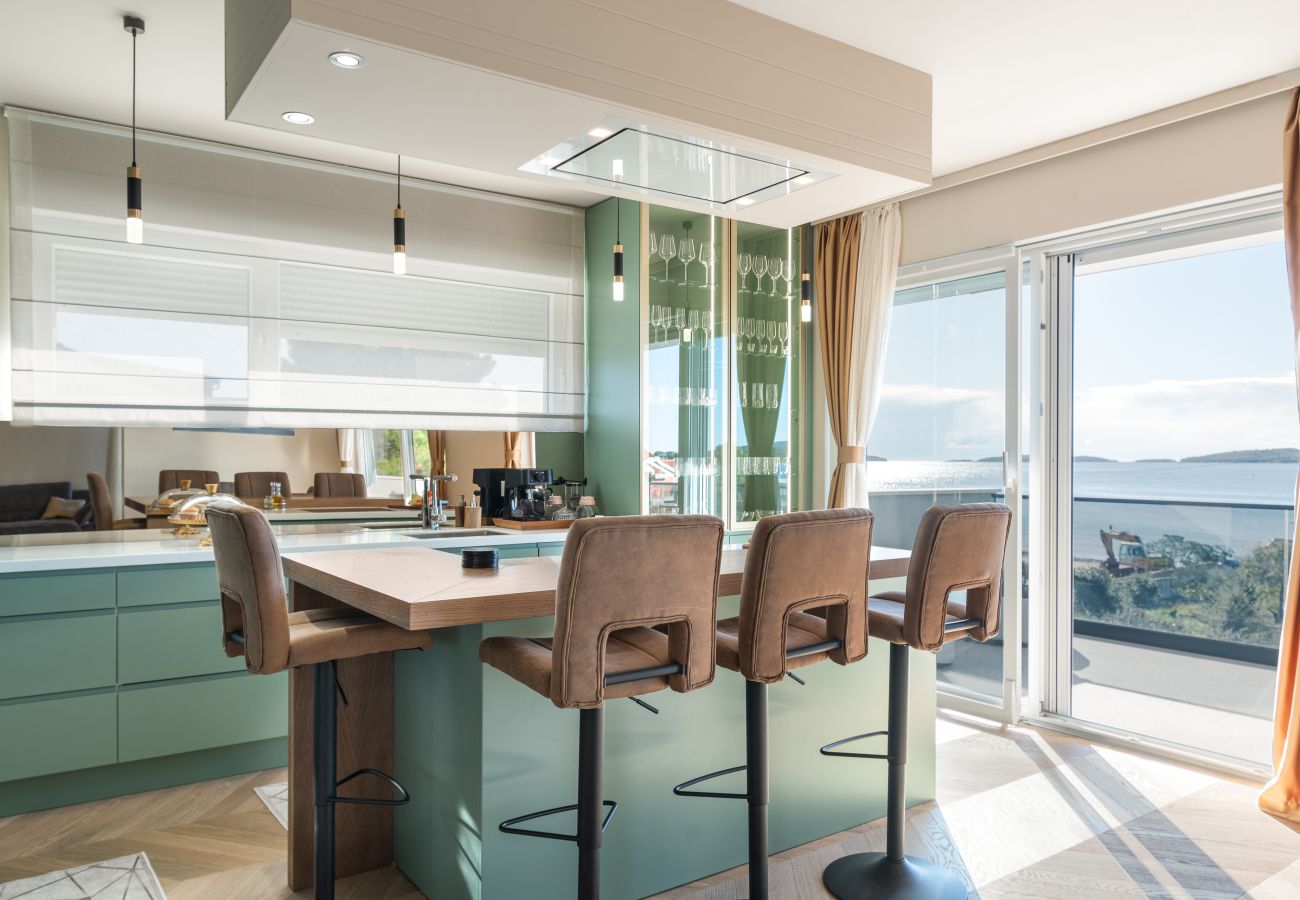 Ferienwohnung in Šibenik-Brodarica - Luxusapartment Tisa – Apartment mit drei Schlafzimmern und Meerblick