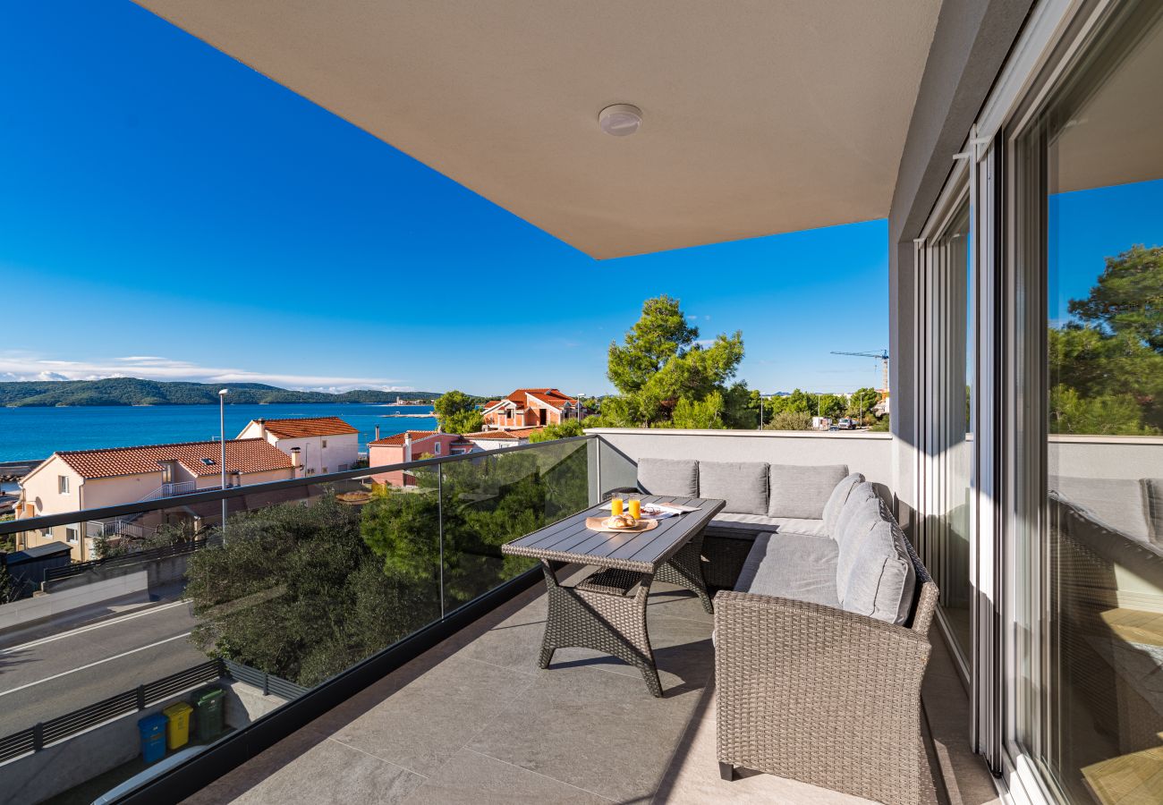 Ferienwohnung in Šibenik-Brodarica - Luxusapartment Tisa – Apartment mit drei Schlafzimmern und Meerblick