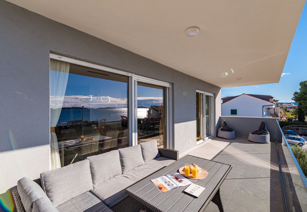 Ferienwohnung in Šibenik-Brodarica - Luxusapartment Tisa – Apartment mit drei Schlafzimmern und Meerblick