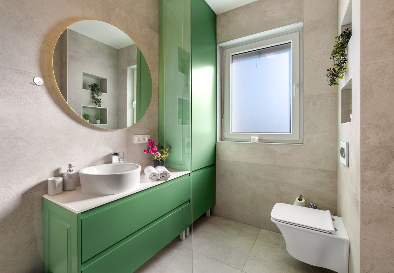 Ferienwohnung in Šibenik-Brodarica - Luxusapartment Tisa – Apartment mit drei Schlafzimmern und Meerblick
