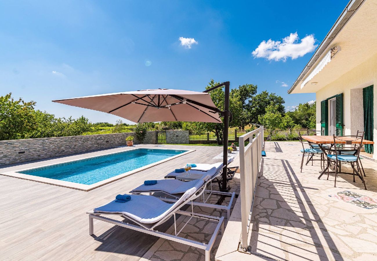 Ferienhaus in Danilo Kraljice - Rural Holiday Home Endi 