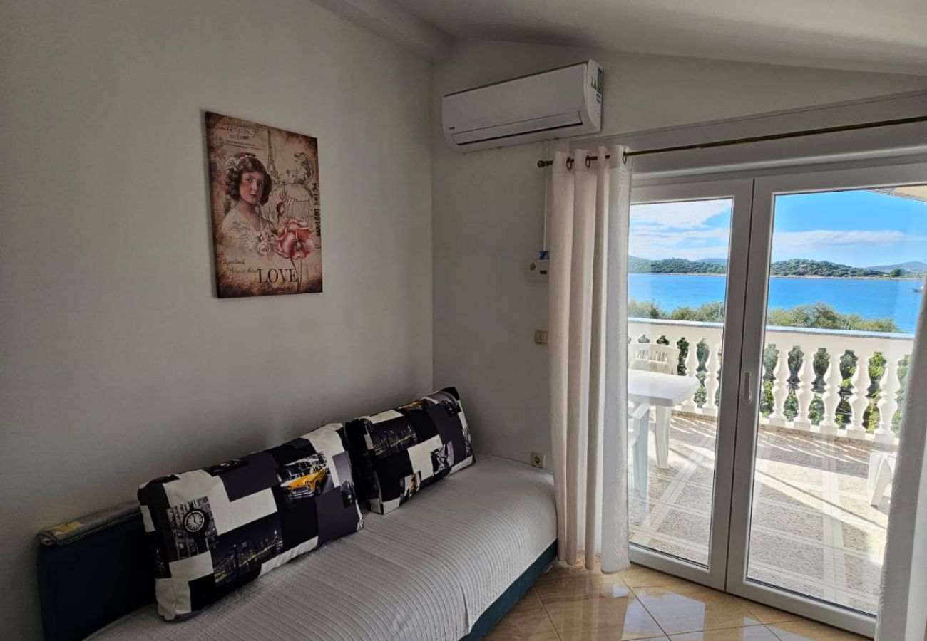 Ferienwohnung in Tribunj - Apartments Olga - Apartment mit einem Schlafzimmer und Meerblick A3