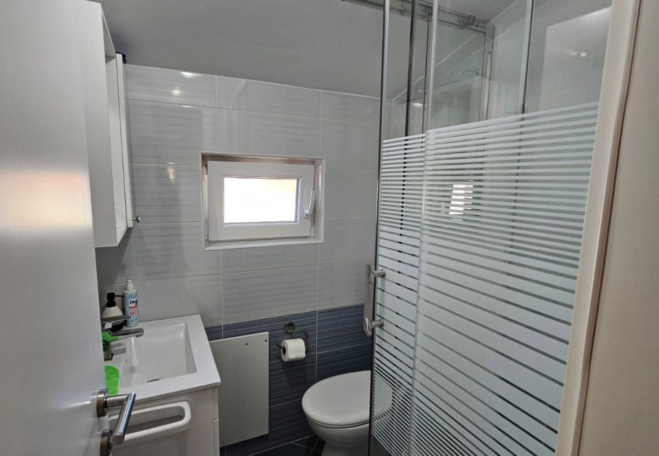 Ferienwohnung in Tribunj - Apartments Olga - Apartment mit einem Schlafzimmer und Meerblick A3
