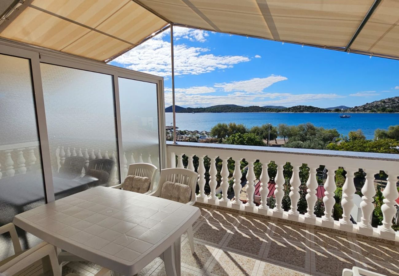 Ferienwohnung in Tribunj - Apartments Olga - Apartment mit einem Schlafzimmer und Meerblick A3