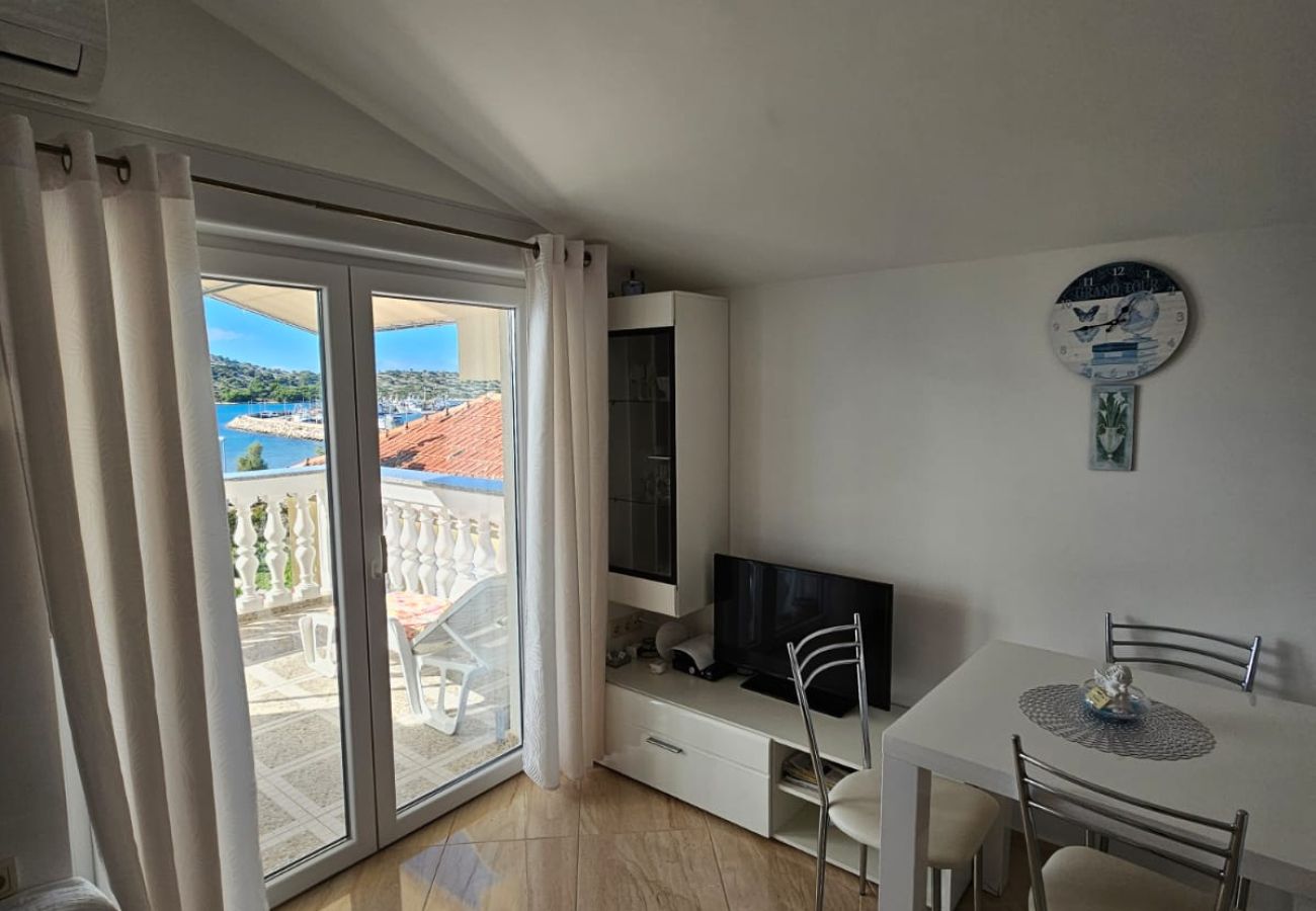 Ferienwohnung in Tribunj - Apartments Olga - Apartment mit einem Schlafzimmer und Meerblick A3