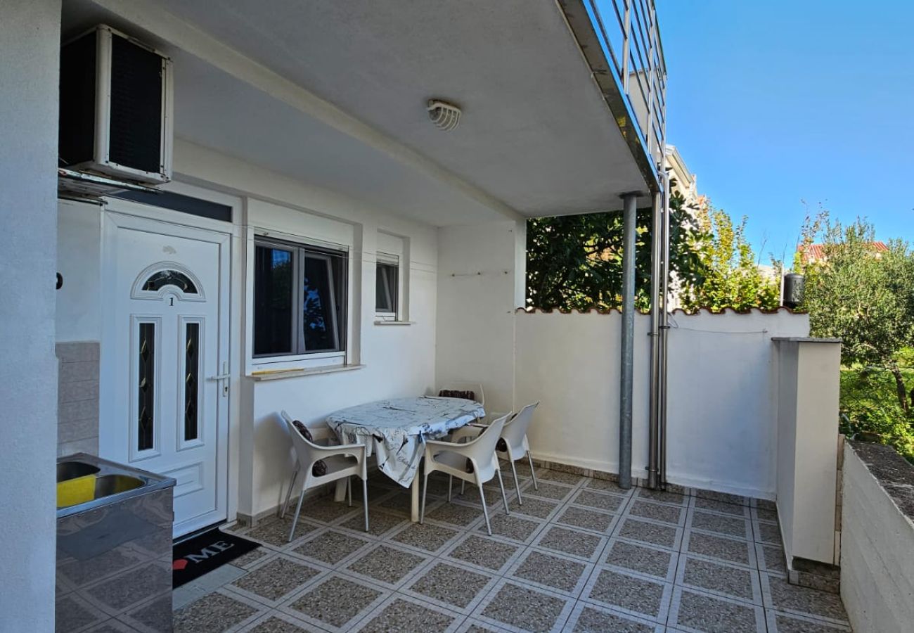 Ferienwohnung in Tribunj - Apartments Olga - Apartment mit einem Schlafzimmer A1