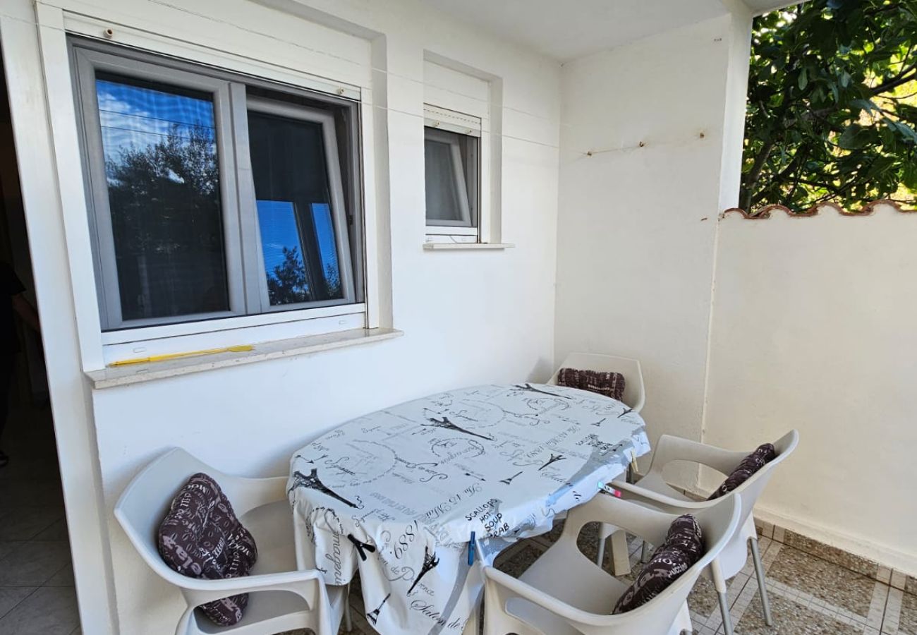 Ferienwohnung in Tribunj - Apartments Olga - Apartment mit einem Schlafzimmer A1
