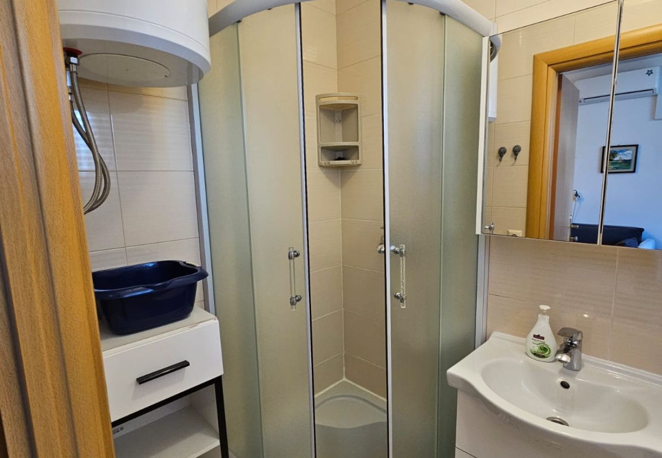 Ferienwohnung in Tribunj - Apartments Olga - Apartment mit einem Schlafzimmer A1
