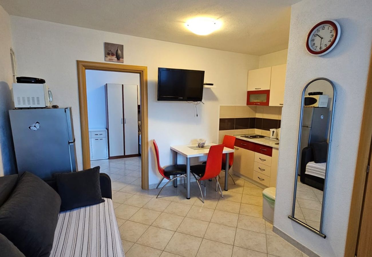 Ferienwohnung in Tribunj - Apartments Olga - Apartment mit einem Schlafzimmer A1