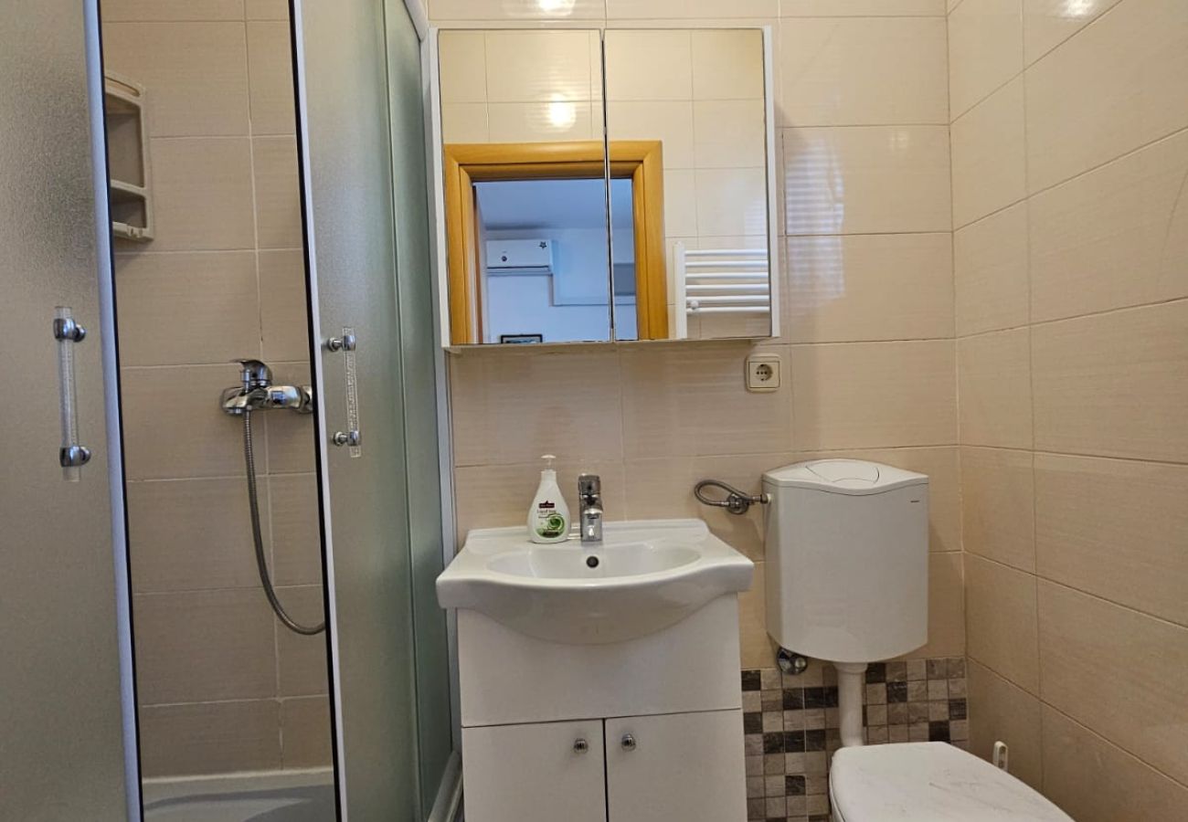 Ferienwohnung in Tribunj - Apartments Olga - Apartment mit einem Schlafzimmer A1