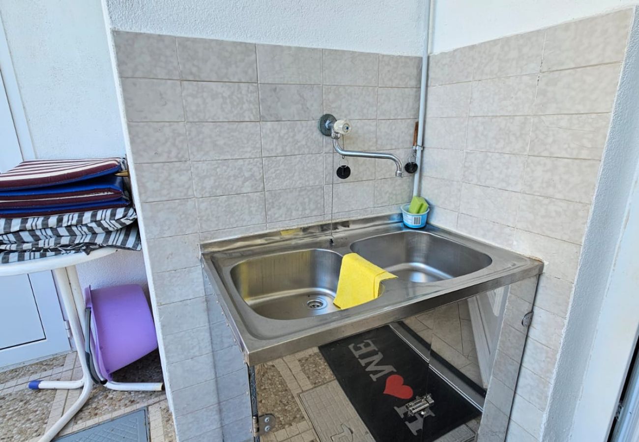 Ferienwohnung in Tribunj - Apartments Olga - Apartment mit einem Schlafzimmer A1