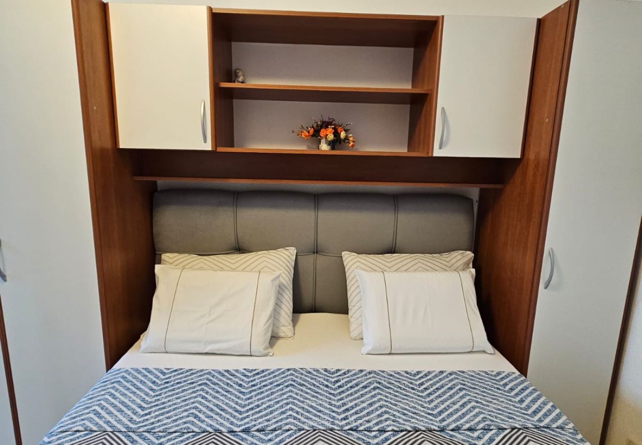 Ferienwohnung in Tribunj - Apartments Olga - Apartment mit einem Schlafzimmer A1