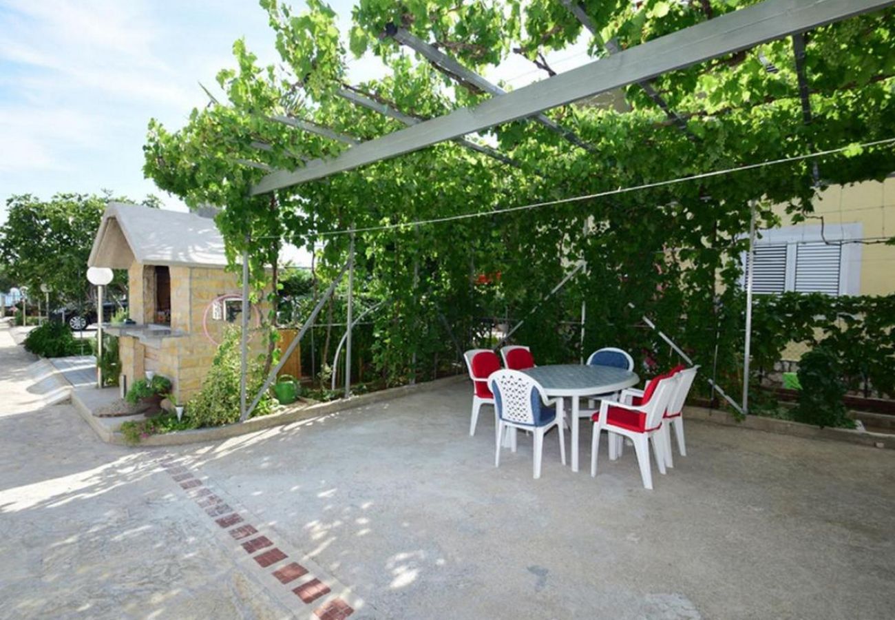 Ferienwohnung in Tribunj - Apartments Olga - Apartment mit einem Schlafzimmer A1