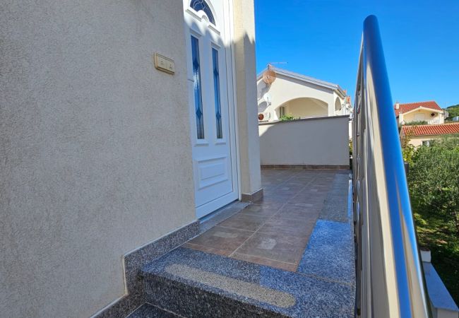 Ferienwohnung in Tribunj - Apartments Olga - Apartment mit zwei Schlafzimmern und Meerblick A4 Ferienwohnung in Tribunj - Apartments Olga - Apartment mit zwei Schlafzimmern und Meerblick A4