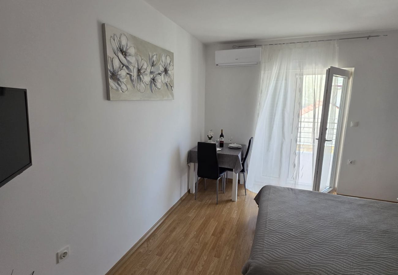 Studio in Grebaštica - Studio Apartment Miro