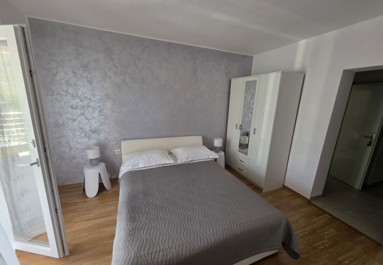 Studio in Grebaštica - Studio Apartment Miro