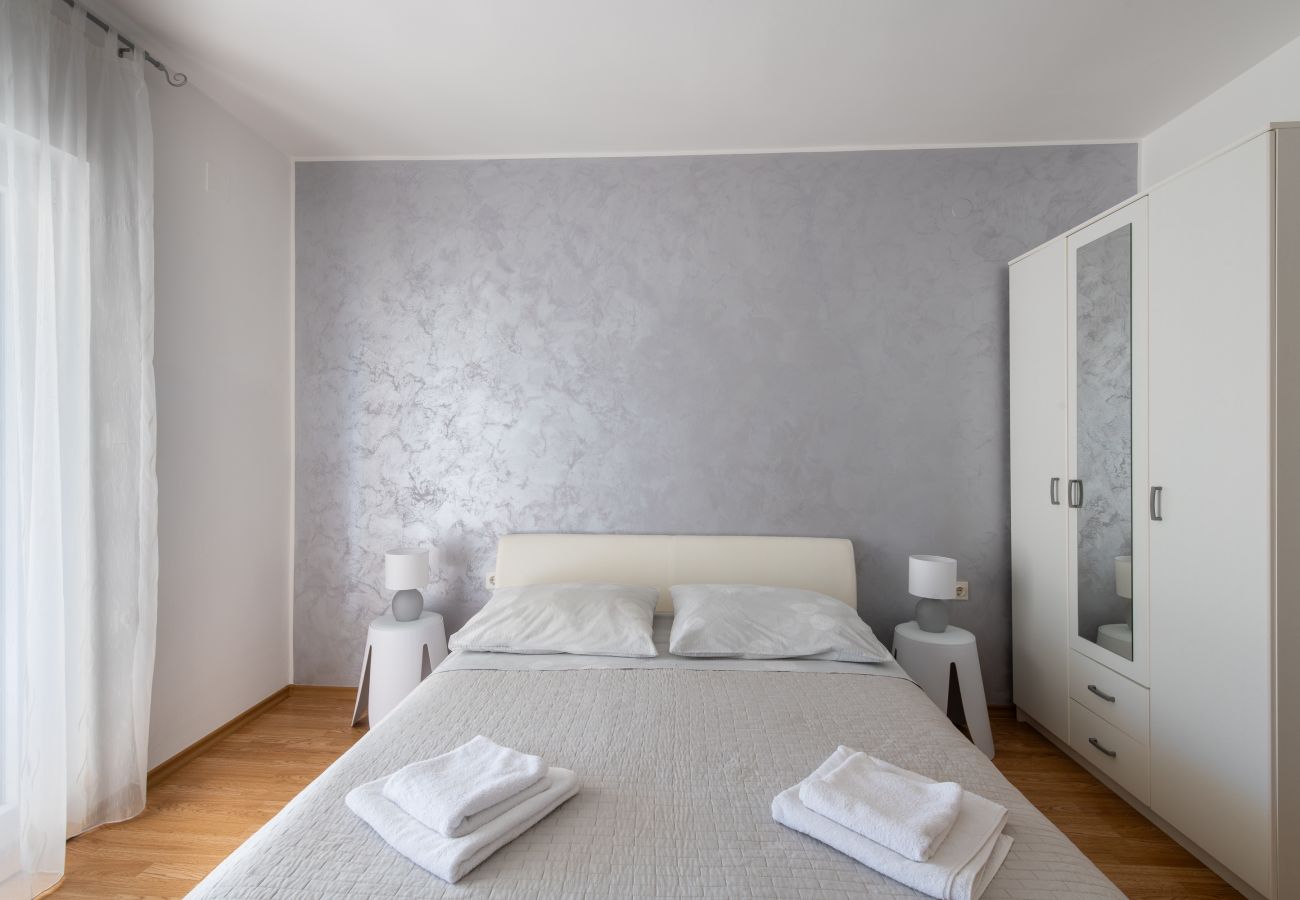 Studio in Grebaštica - Studio Apartment Miro