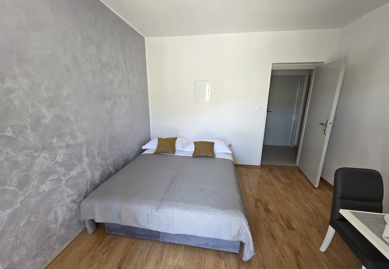 Ferienwohnung in Grebaštica - Apartments Miro - Ein-Zimmer-Wohnung