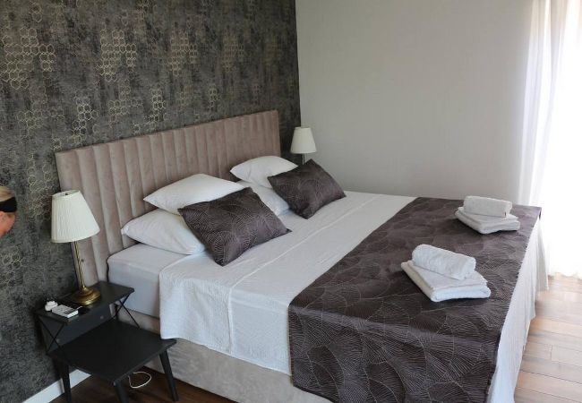 Ferienwohnung in Ugljan - Apartments Marvi - Apartment mit einem Schlafzimmer und Meerblick (Rechts) Ferienwohnung in Ugljan - Apartments Marvi - Apartment mit einem Schlafzimmer und Meerblick (Rechts)