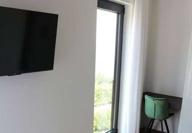 Ferienwohnung in Ugljan - Apartments Marvi - Apartment mit einem Schlafzimmer und Meerblick (Rechts) Ferienwohnung in Ugljan - Apartments Marvi - Apartment mit einem Schlafzimmer und Meerblick (Rechts)