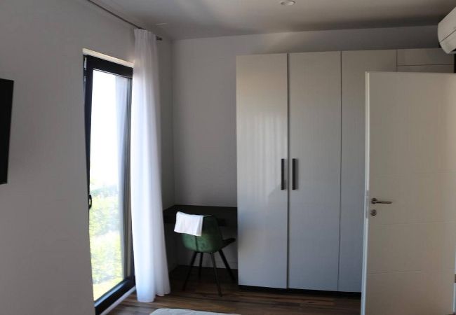 Ferienwohnung in Ugljan - Apartments Marvi - Apartment mit einem Schlafzimmer und Meerblick (Rechts) Ferienwohnung in Ugljan - Apartments Marvi - Apartment mit einem Schlafzimmer und Meerblick (Rechts)