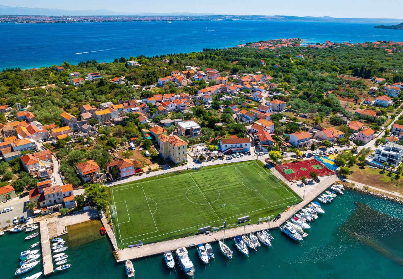 Ferienwohnung in Ugljan - Sea View Apartments Marvi (rechts)