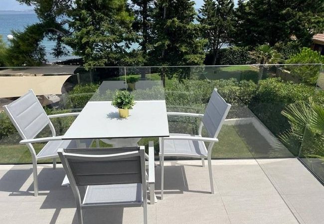 Ferienwohnung in Ugljan - Apartments Marvi - Apartment mit einem Schlafzimmer und Meerblick (Links) Ferienwohnung in Ugljan - Apartments Marvi - Apartment mit einem Schlafzimmer und Meerblick (Links)