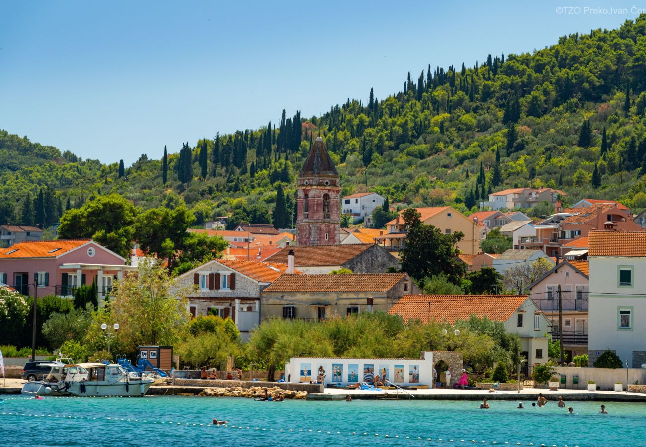 Ferienwohnung in Ugljan - Sea View Apartments Marvi (links)