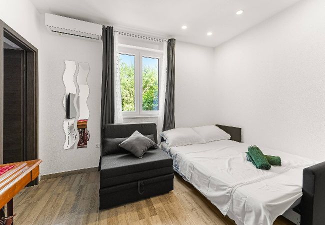 Ferienwohnung in Kukljica - Apartments Kukljica - Apartment mit einem Schlafzimmer und Meerblick Ferienwohnung in Kukljica - Apartments Kukljica - Apartment mit einem Schlafzimmer und Meerblick