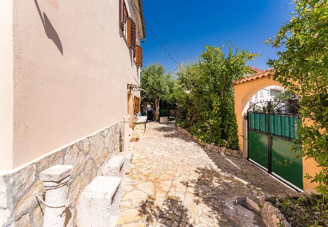 Ferienwohnung in Kukljica - Apartments Kukljica - Apartment mit einem Schlafzimmer und Meerblick Ferienwohnung in Kukljica - Apartments Kukljica - Apartment mit einem Schlafzimmer und Meerblick