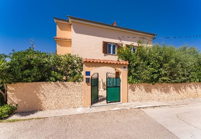 Ferienwohnung in Kukljica - Apartments Kukljica - Apartment mit einem Schlafzimmer und Meerblick Ferienwohnung in Kukljica - Apartments Kukljica - Apartment mit einem Schlafzimmer und Meerblick