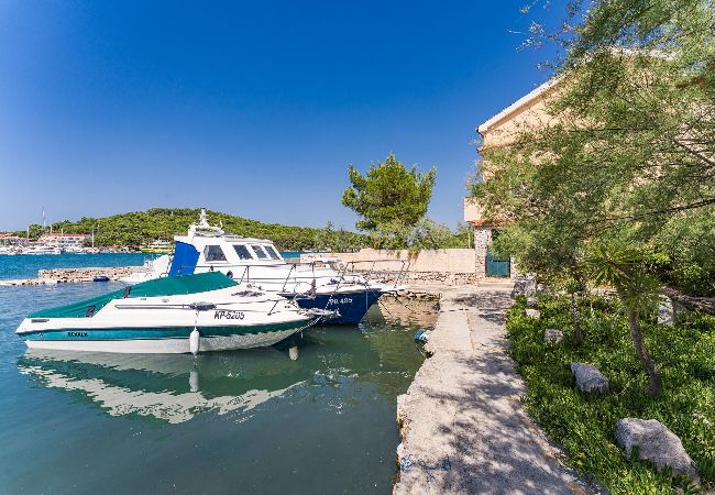 Ferienwohnung in Kukljica - Apartments Kukljica - Apartment mit zwei Schlafzimmern und Meerblick Ferienwohnung in Kukljica - Apartments Kukljica - Apartment mit zwei Schlafzimmern und Meerblick