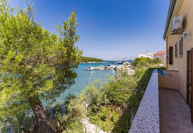 Ferienwohnung in Kukljica - Apartments Kukljica - Apartment mit drei Schlafzimmern und Meerblick Ferienwohnung in Kukljica - Apartments Kukljica - Apartment mit drei Schlafzimmern und Meerblick