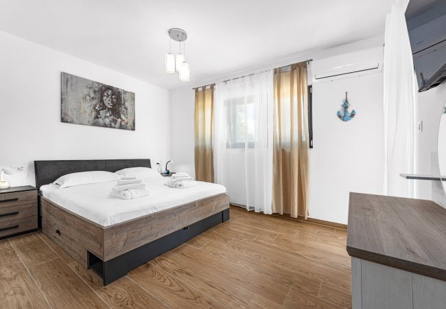 Villa in Krnica - Bezaubernde Villa North mit Pool und Whirlpool Villa in Krnica - Bezaubernde Villa North mit Pool und Whirlpool