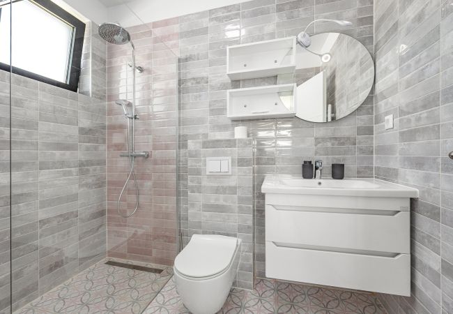 Villa in Krnica - Bezaubernde Villa North mit Pool und Whirlpool Villa in Krnica - Bezaubernde Villa North mit Pool und Whirlpool