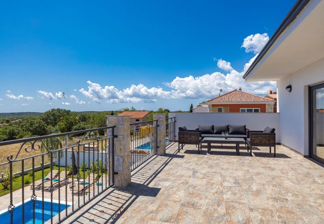 Villa in Krnica - Bezaubernde Villa North mit Pool und Whirlpool Villa in Krnica - Bezaubernde Villa North mit Pool und Whirlpool
