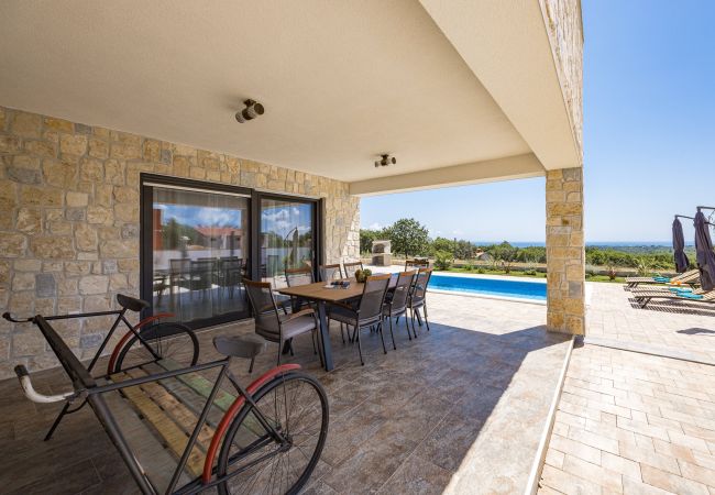 Villa in Krnica - Bezaubernde Villa North mit Pool und Whirlpool Villa in Krnica - Bezaubernde Villa North mit Pool und Whirlpool