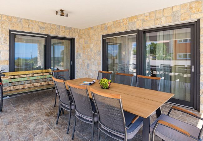 Villa in Krnica - Bezaubernde Villa North mit Pool und Whirlpool Villa in Krnica - Bezaubernde Villa North mit Pool und Whirlpool