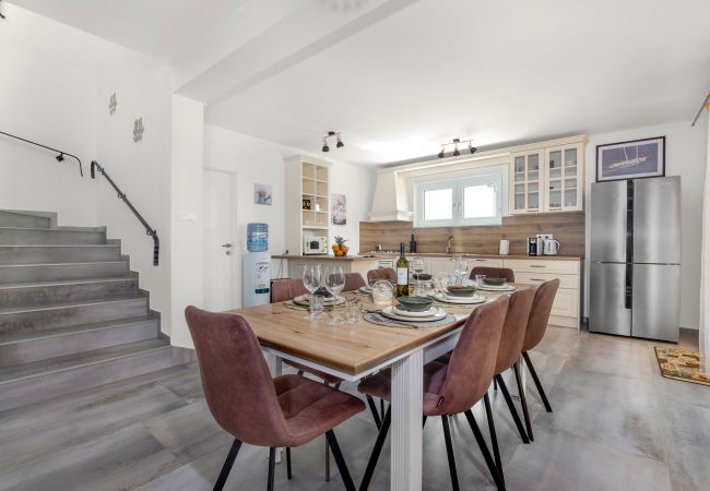 Villa in Krnica - Bezaubernde Villa East mit Pool und Whirlpool Villa in Krnica - Bezaubernde Villa East mit Pool und Whirlpool