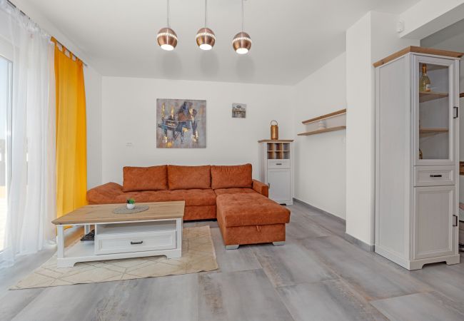 Villa in Krnica - Bezaubernde Villa East mit Pool und Whirlpool Villa in Krnica - Bezaubernde Villa East mit Pool und Whirlpool