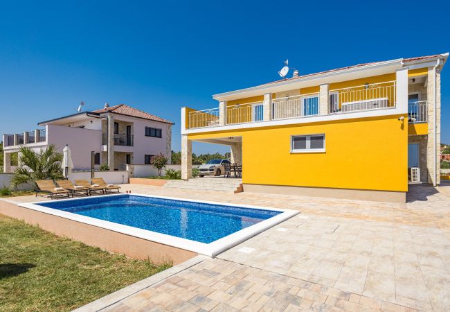 Villa in Krnica - Bezaubernde Villa East mit Pool und Whirlpool Villa in Krnica - Bezaubernde Villa East mit Pool und Whirlpool