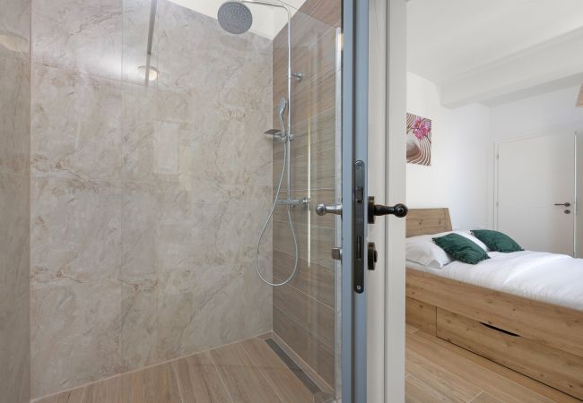 Villa in Krnica - Bezaubernde Villa East mit Pool und Whirlpool Villa in Krnica - Bezaubernde Villa East mit Pool und Whirlpool
