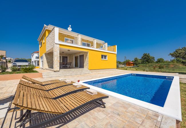 Villa in Krnica - Bezaubernde Villa East mit Pool und Whirlpool Villa in Krnica - Bezaubernde Villa East mit Pool und Whirlpool