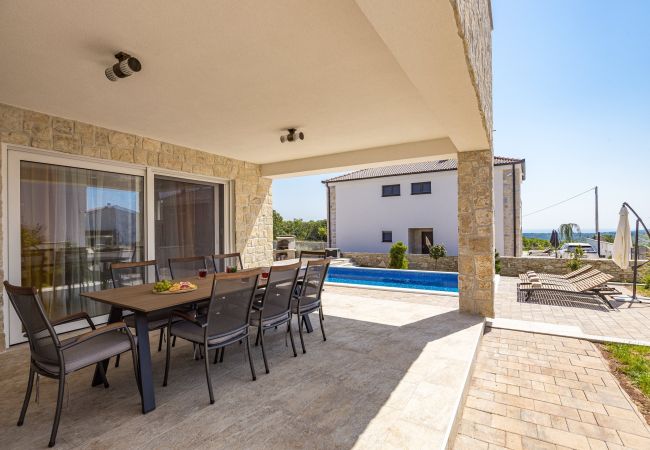 Villa in Krnica - Bezaubernde Villa East mit Pool und Whirlpool Villa in Krnica - Bezaubernde Villa East mit Pool und Whirlpool
