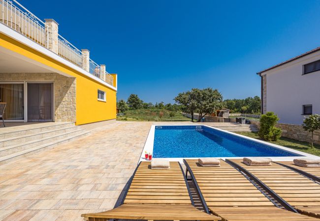 Villa in Krnica - Bezaubernde Villa East mit Pool und Whirlpool Villa in Krnica - Bezaubernde Villa East mit Pool und Whirlpool