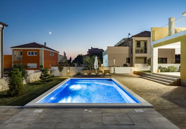 Villa in Krnica - Bezaubernde Villa East mit Pool und Whirlpool Villa in Krnica - Bezaubernde Villa East mit Pool und Whirlpool