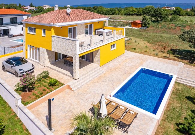 Villa in Krnica - Bezaubernde Villa East mit Pool und Whirlpool Villa in Krnica - Bezaubernde Villa East mit Pool und Whirlpool