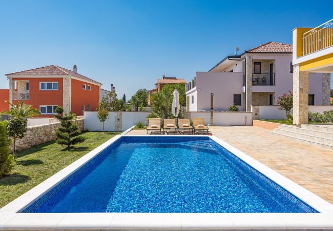 Villa in Krnica - Bezaubernde Villa East mit Pool und Whirlpool Villa in Krnica - Bezaubernde Villa East mit Pool und Whirlpool
